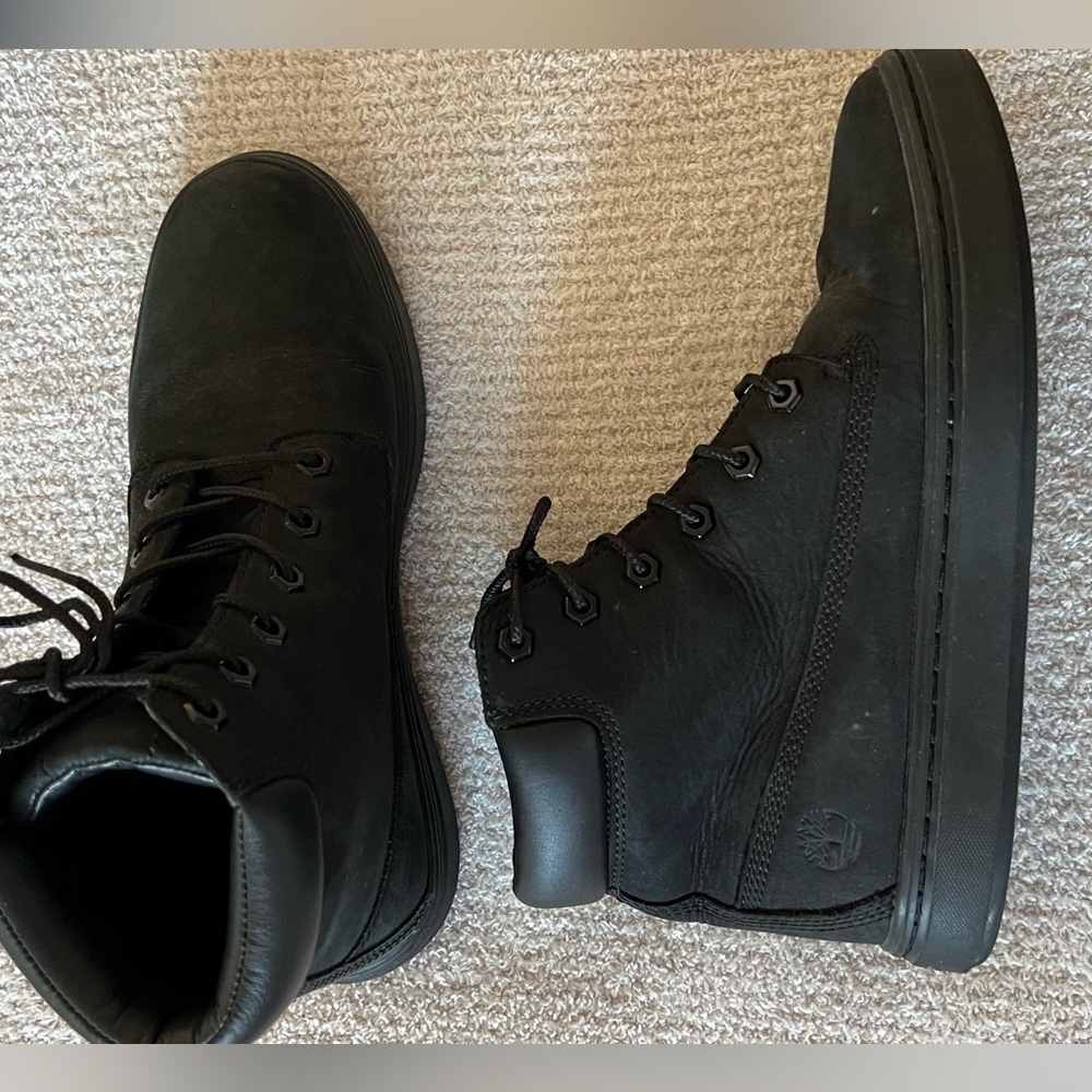 ❗️💲CLOSEOUT SALE: $5 💲❗️- Timberland Women’s Dark Boots